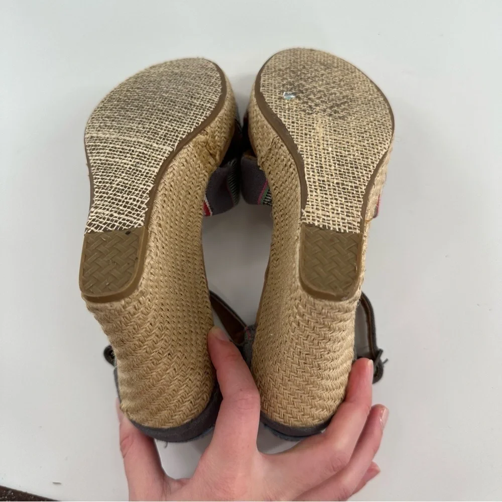 Toms womens size 5 platform wedges multicolored stripe canvas